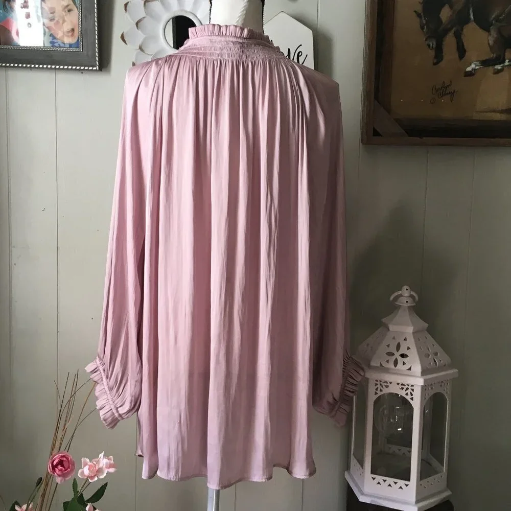 Chelsea & Theodore tie neck balloonsleeve blouse